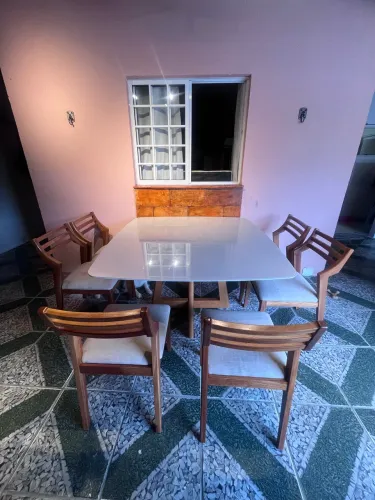 Conjunto Mesa de jantar e 6 cadeiras 