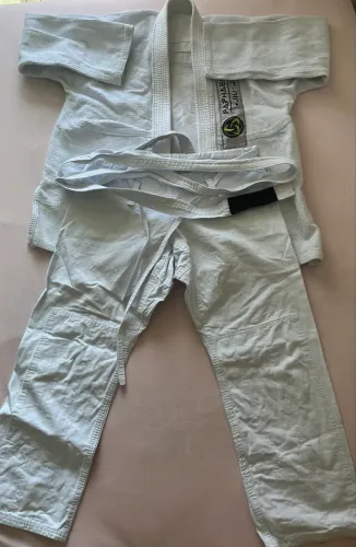 Kimono Jiu-jitsu adulto seminovo (tamanho P)