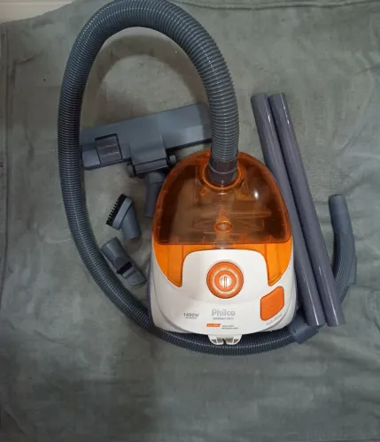Aspirador Philco 1400W de potência. Com todos os acessórios. 
