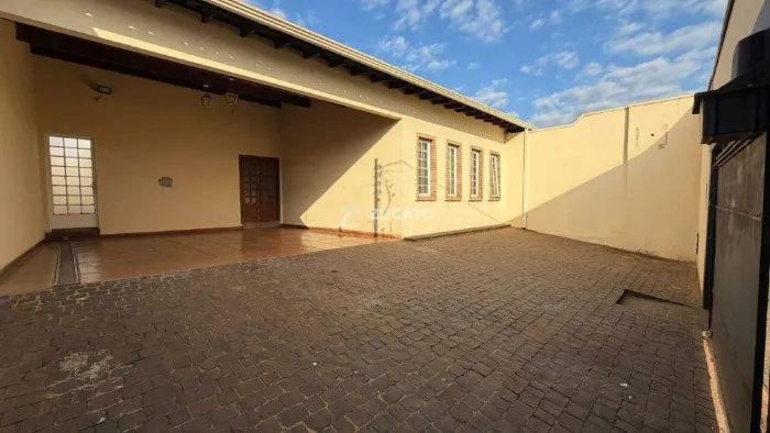 Casa para Aluguel no Bairro Mercês em Uberaba/MG | 494,44 m² interna | Varanda Gourmet e C