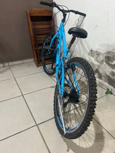 Bicicleta 7 marchas completa pezinho mais kit luzes sem defeito