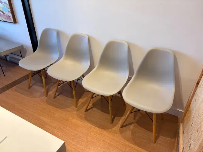 Conjunto de cadeiras Eames 