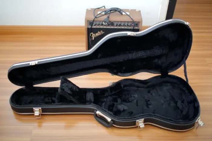Case rígido para guitarra vários formatos Stratocaster PRS Ibanez SuperStrato pret