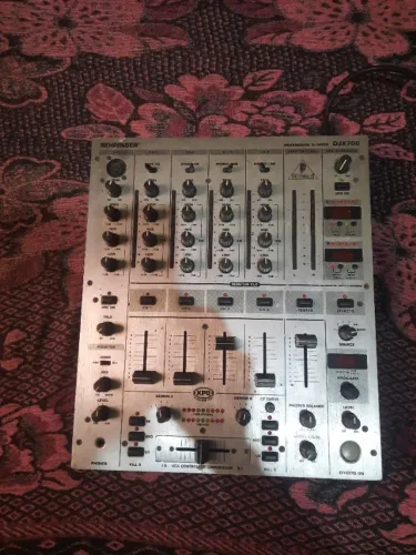 MIXER BEHRINGER DJX 700