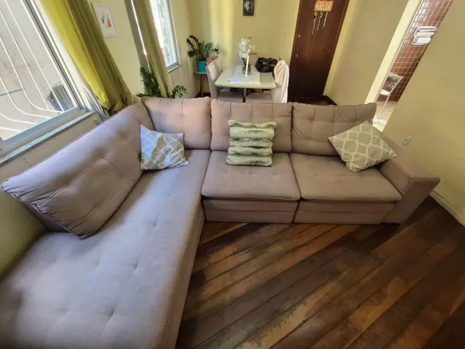 Kit sofá + mesa e cadeiras