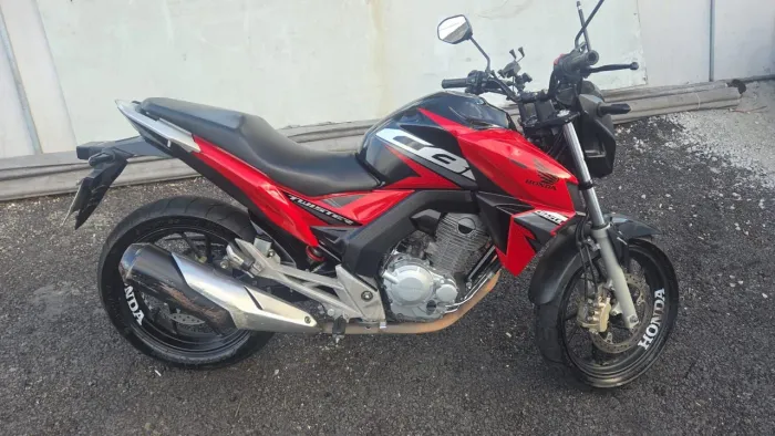 Vendo ou troco Honda CB Twister 250cc