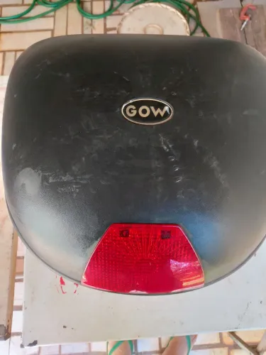 Vendo Baú para moto seminovo e com chave.