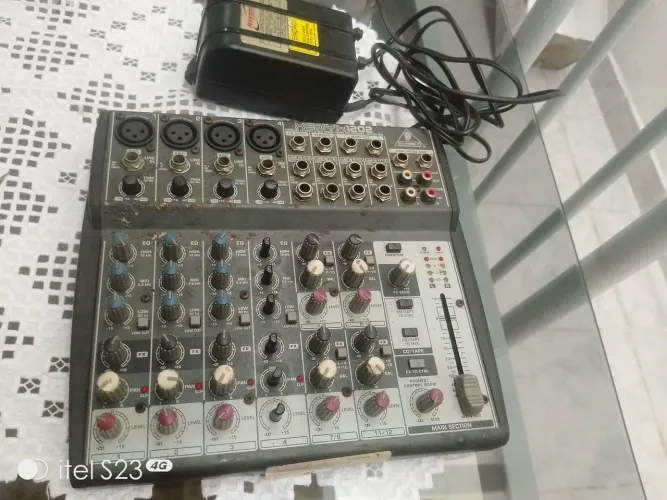  mesa de som Behringer Xenyx 1202