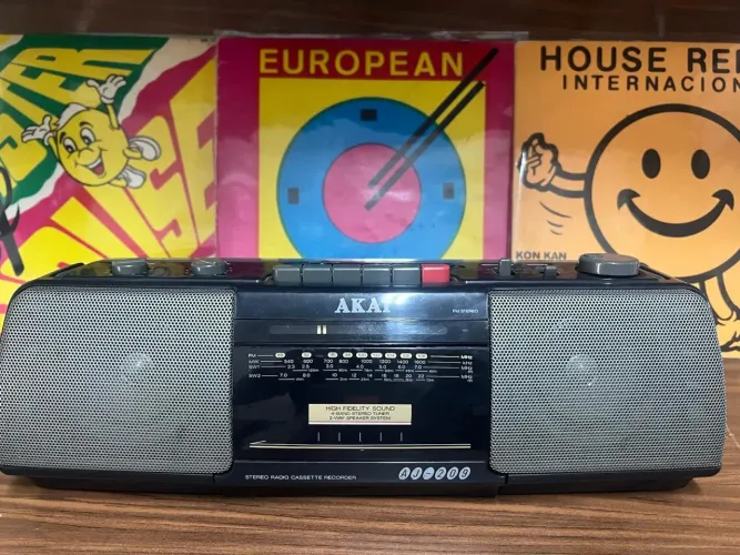 RÁDIO GRAVADOR BOOMBOX AKAI AJW209