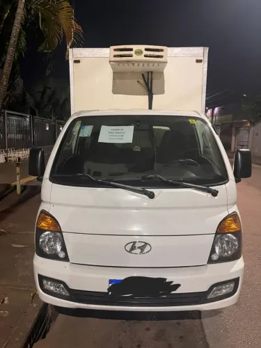 HR 20/21 com Baú Refrigerado