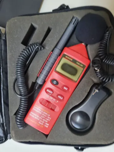 Equipamento Instrutherm THDL 400 (Termo-Higro-Sonômetro-Luxímetro Digital)