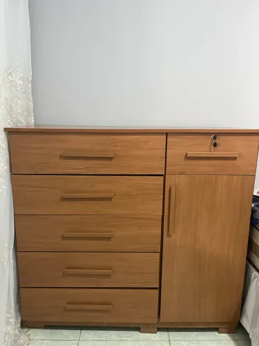 Cômoda 6 gavetas e uma porta