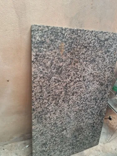 Pedra de granito 1.20 de comprimento por 70 cm de largura e 02 cm espessura