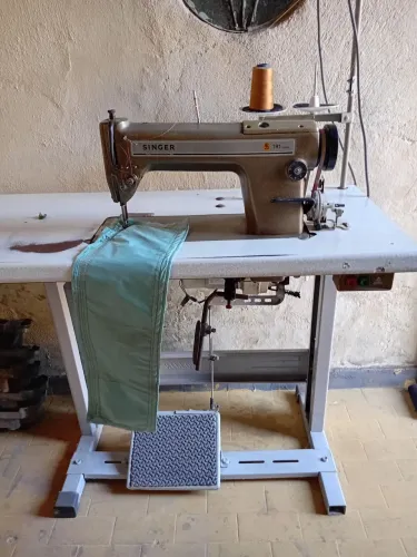 Vendo uma máquina cost reta industrial singer.