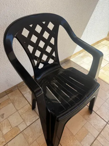 Cadeira/poltrona de plástico