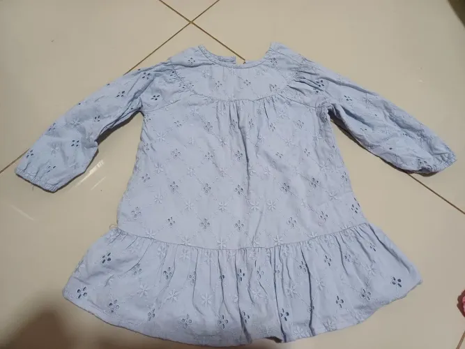 Vestido tdo em Laise 100% algodão e forrado . Tam. 1 ano