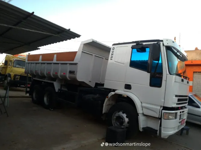 Caçamba Iveco, Motor Cummins, Caixa ZF, dif. Rockwell O MELHOR CONJUNTO do Trem de Força!