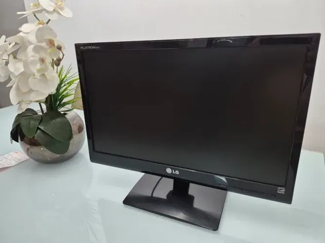 Título: Monitor LG Flatron E2041 LED 20" - Excelente Estado