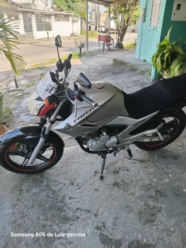 Moto fazer 250