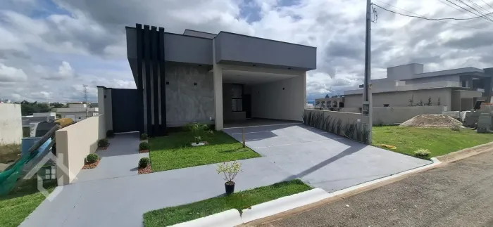 Casa à Venda no condomínio Malibu em Caçapava - SP
