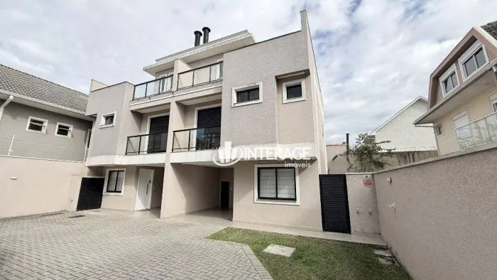 Sobrado com 3 Quartos para alugar, 136 m² por R$ 5.754/mês - Santa Felicidade - Curitiba/P