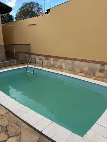 Oportunidade casa com piscina de 3 dormitórios sendo 1 suíte Bairro Flor do Vale