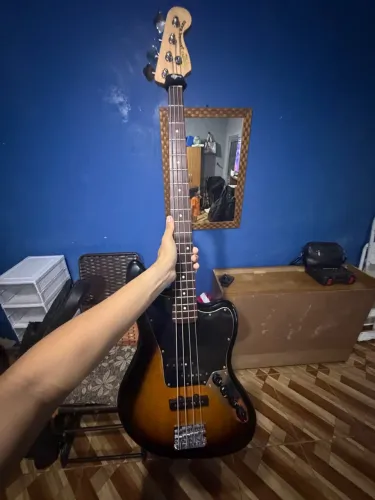 Baixo Squier jaguar mondified 4 cordas