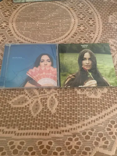 2 CDs Kacey Musgraves - Deeper Well e Golden Hour Lacrados
