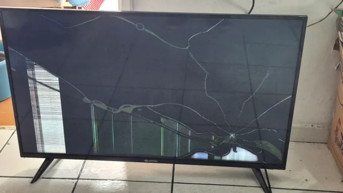 Tv para conserto ou retirada de peças 
