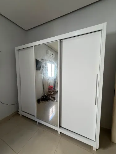 Guarda-roupa casal de 3 portas