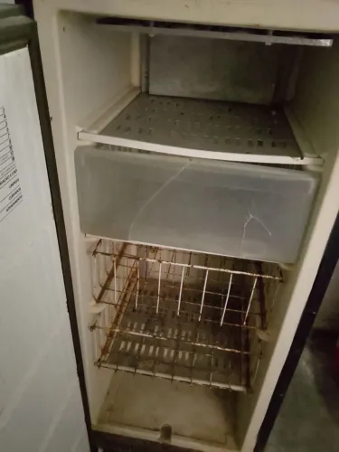 FREEZER VERTICAL PRA TIRAR PEÇAS
