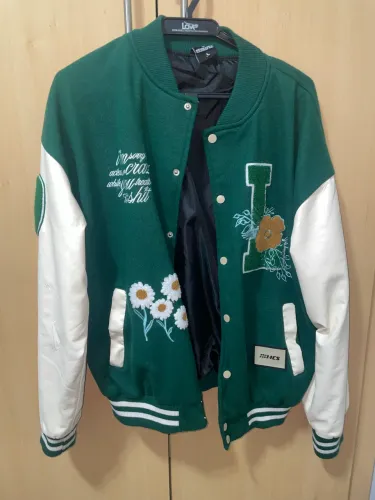 Jaqueta de couro verde e branco 