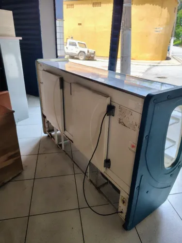 Balcão Vitrine Expositora Refrigerada Usada - Ideal para Padaria e Lanchonete