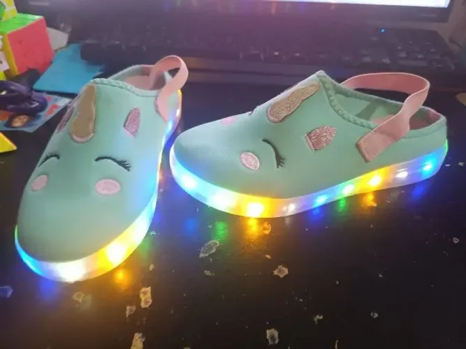 (NOVO) Tênis infantil unicórnio com led e glitter 34