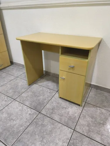 Mesa para computador/escritório com gaveta e armário - 91 cm