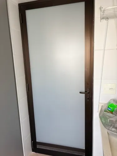 Porta 0,98x2,15 esquadria de alumínio marrom 