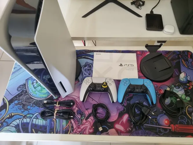 PS5 Mídia Física + 2 Controles + Hall Effect + Caixa