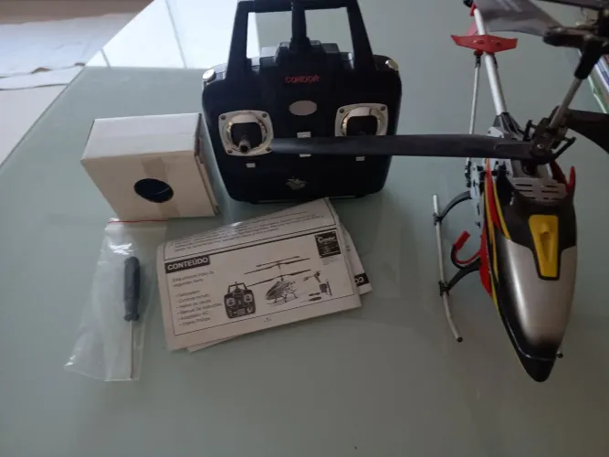 Vende-se Helicóptero de controle remoto ( usado apenas uma vez)