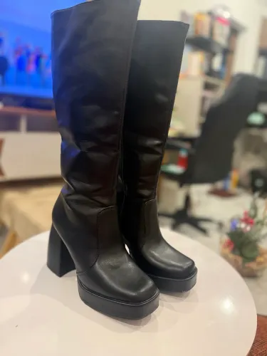 Bota preta cano alto couro 