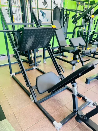 Máquinas para academia ou residência, esteiras, elípticos, bicicletas, entre outros.