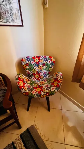 Poltrona Retrô Swan - Tecido Floral