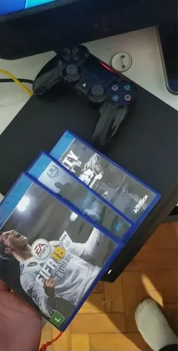 Vendo PS4 Slim 1TB + controle + jogos
