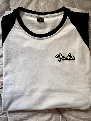 Camiseta Raglan Fender