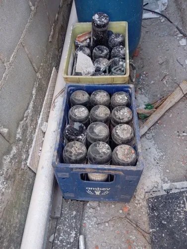 Cascos de cerveja litrão e piriguete