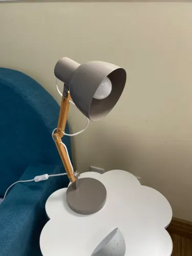 Luminária Tok Stok + lâmpada inteligente