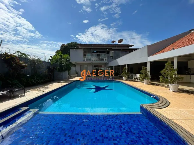 Um Verdadeiro Refúgio de Luxo: 867m² de Conforto, 7 Suítes e Lazer Completo
