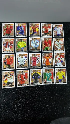 Kit 40 figurinhas legends 20 bronze e 20 lilás