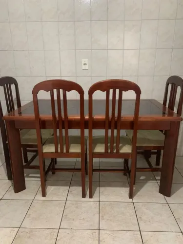 Mesa de vidro com 6 cadeiras