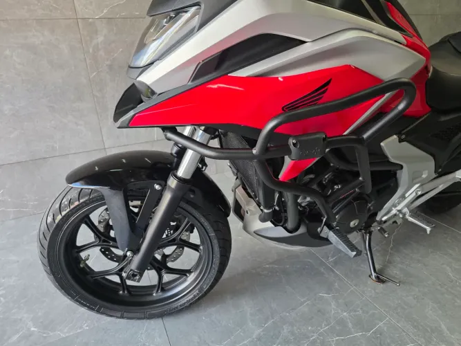 Vendo moto NC 750 em estado de novo