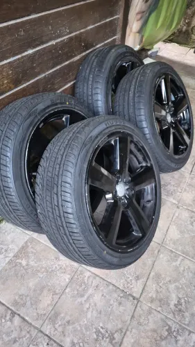 Rodas e pneus novos R 18.